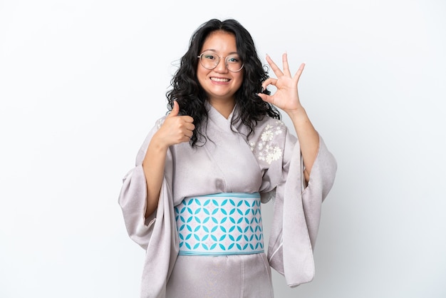 Uśmiechnięty klient z haftem